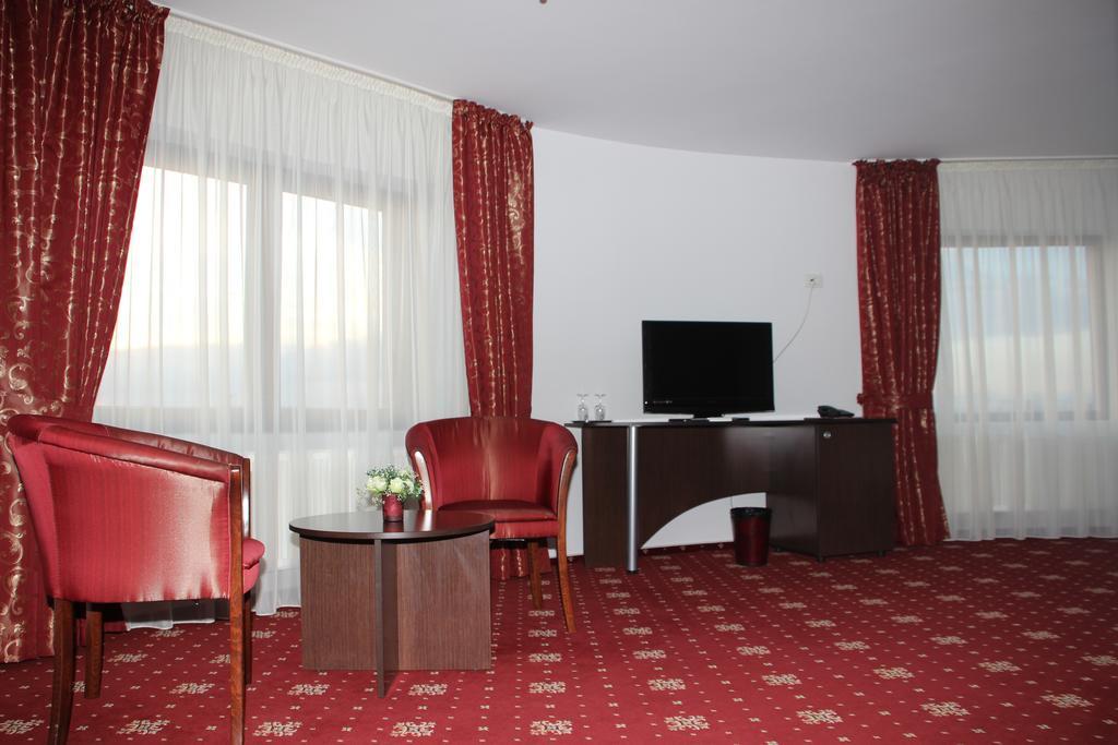 Hotel Royal 2 Urziceni Zimmer foto