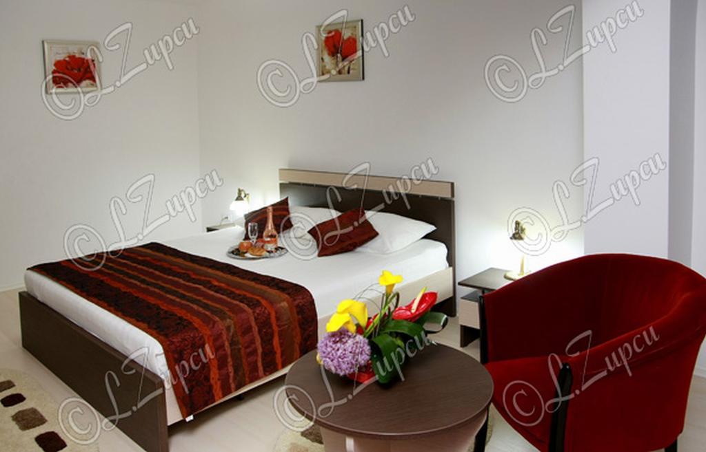 Hotel Royal 2 Urziceni Zimmer foto
