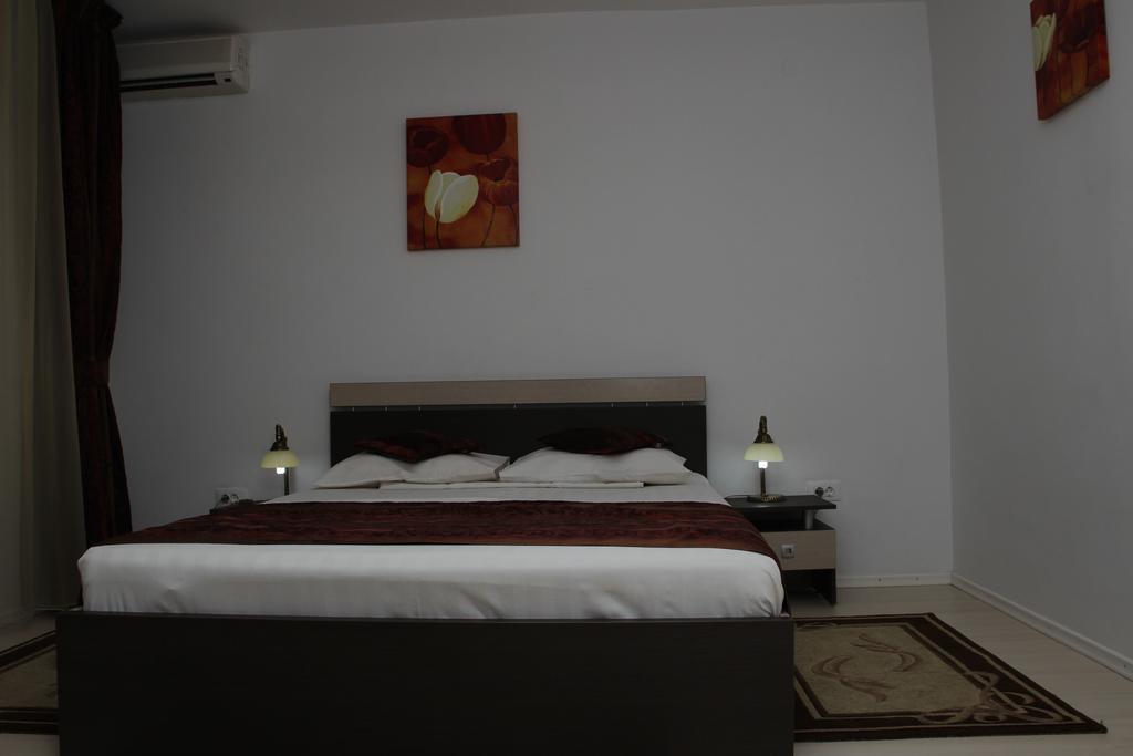 Hotel Royal 2 Urziceni Zimmer foto