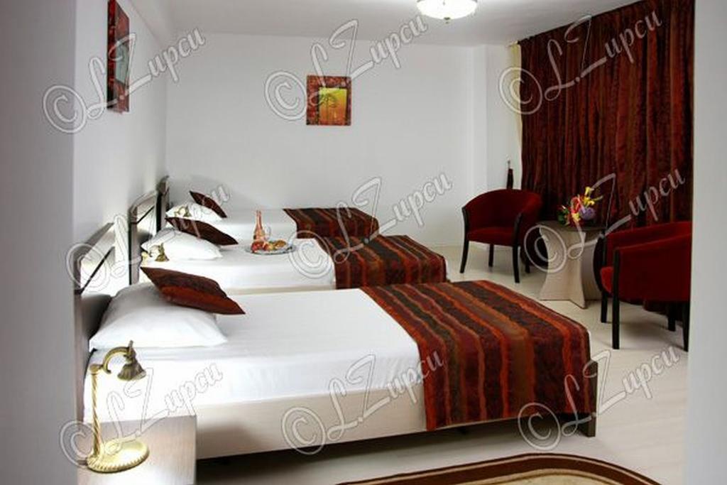 Hotel Royal 2 Urziceni Zimmer foto