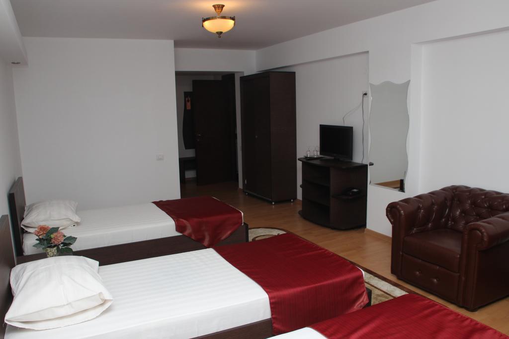 Hotel Royal 2 Urziceni Zimmer foto